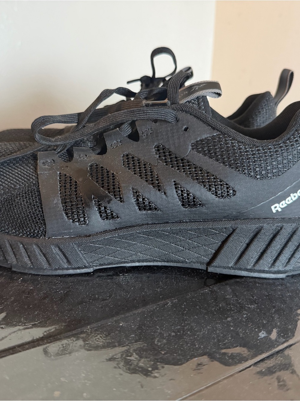 Reebok Men's Black Mesh Athletic Training Sneakers